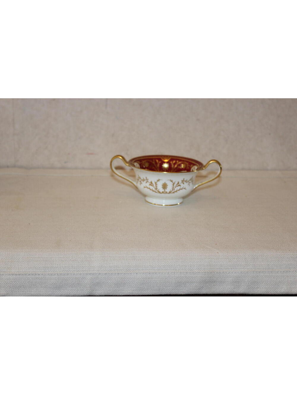Vintage Wedgwood Red and Gold Cream Soup Bowl - Picture 2 of 3